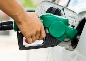 Un grupo de estaciones de servicio cerrará de noche en protesta por el congelamiento de precios de combustibles