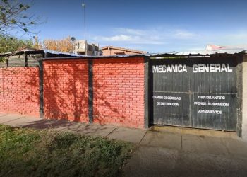 Tragedia en la provincia de Mendoza: un mecánico murió aplastado por un auto que reparaba