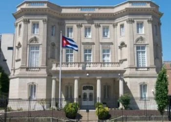 Lanzan cóctel molotov contra la Embajada de Cuba en Washington, que denunció «ataque terrorista»