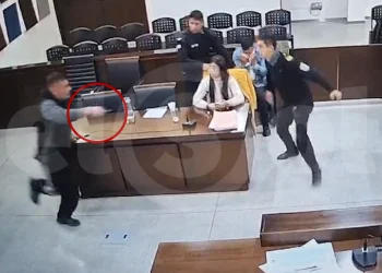 Se filtró el video del momento en que un preso quiso matar a una fiscal durante un juicio en Mendoza