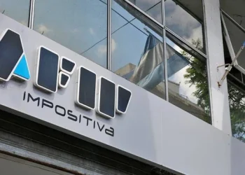 AFIP intimó a titulares de cuentas sin declarar con millonarias multas: a quiénes afecta