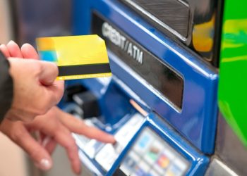 Sacó euros de un cajero automático en Alemania con una tarjeta argentina y esto le cobraron