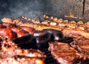 Fue a una parrilla libre, comió achuras, asado, vacío, bondiola y mucho más, y sorprendió con lo que gastó