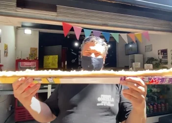 Fue a probar el pancho «más grande» de Argentina, reveló el precio y dejó en shock a todos: Cuánto pagó