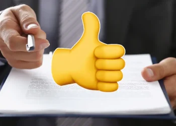 Pidió faltar al trabajo, su jefe le respondió con un emoji afirmativo, pero lo echó: el fallo de la Justicia