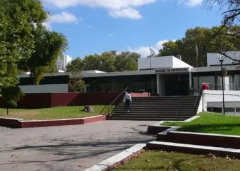 Apartaron a tres docentes de la facultad de odontología de La Plata por denuncias de abuso sexual