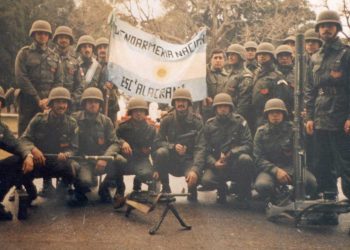 Los caídos del Escuadrón Alacrán en Malvinas: sus emotivas historias y el viaje que hicieron sus familiares 41 años después