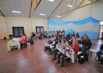 Estudiantes del Primario y Secundario participan del programa “OndaDebate” que busca mejorar la argumentación