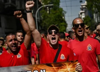 En Grecia la semana laboral es de seis días y la jornada,de13 horas: ¿Qué opinás?