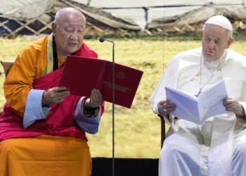 En Mongolia, el Papa llamó a las religiones a rechazar la violencia y renovó gestos a China