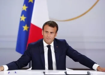 Francia retira al embajador y a militares de Niger