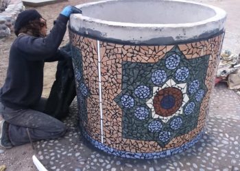 Para embellecer la Fuente: se construyen obras de “mosaiquismo” en la Rotonda de la Copa