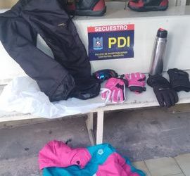 Un hombre devolvió elementos de esquí que encontró en la calle