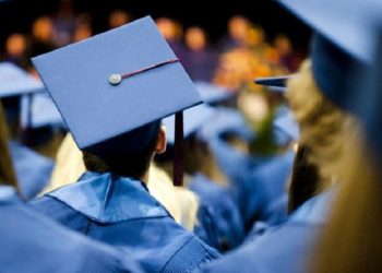 Inteligencia artificial busca prevenir el abandono escolar en EEUU: cómo funciona