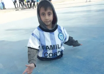 Provincia de Mendoza: La historia del niño que dejó su silla de ruedas, se metió a un partido de fútbol e hizo un gol 