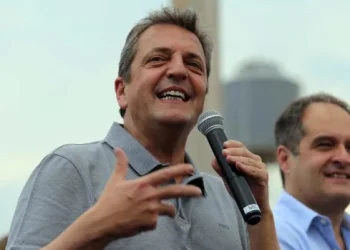 Massa: «Somos los únicos que defendemos la soberanía, no ponemos la bandera de otro país en el Central»