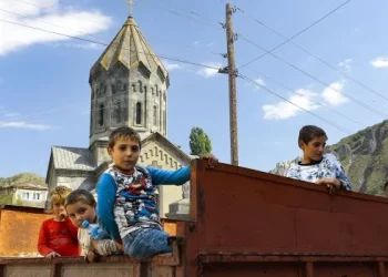 Más de 100.000 habitantes de Nagorno Karabaj huyeron a Armenia
