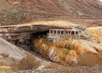 El Gobierno dio marcha atrás y suspendió la audiencia pública por la restauración del Puente del Inca