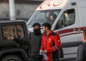 Un camión embistió a una multitud en un funeral y causa cinco muertes y 25 heridos