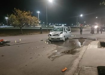 Motociclista en grave estado tras chocar en San Martín y Emilio Mitre