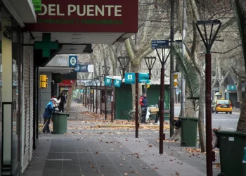 Pronóstico en Mendoza: la semana arranca con doble alerta por Zonda