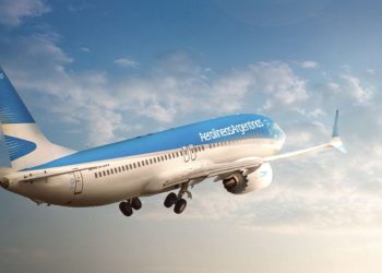 Les cancelaron el vuelo para el viaje de egresados a Bariloche y se “vengaron” con una decisión en pleno aeropuerto