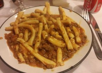 Fue a almorzar a un bodegón , mostró el ticket y asombró a todos por lo que pagó