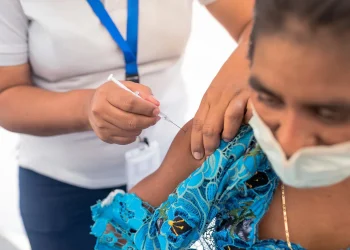 Quiénes son los 10 millones de argentinos que tendrán que vacunarse nuevamente contra el coronavirus