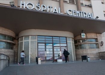 Murió la mujer que cayó en el hueco del ascensor del Hospital Central