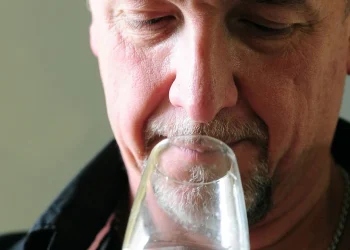 Qué gusto tiene el agua: dio un giro a su vida y ahora es el único hidrosommelier de la Argentina