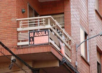 Alquiló un departamento, encontró algo impactante y la redes la alertaron: «Eso es tóxico»