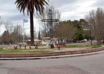 Vecinos de Villa Atuel juntan materiales paraconstruir un espacio comunitario de actividades recreativas