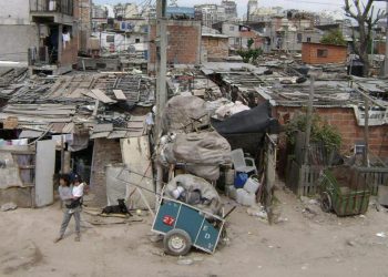 La UCA advirtió que la pobreza se mantiene en su nivel más alto desde 2006 y afecta al 39% de la población