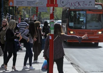 Todavía no se aplican y ya quedaron atrasados: qué pasa con los aumentos de la luz y del boleto en Mendoza