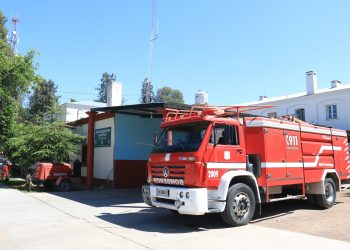 Piden ayuda: luego de robarles les prendieron fuego la casa en la Isla del Río Diamante
