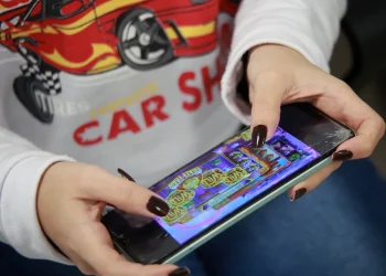 Apuestas online entre adolescentes: mientras las escuelas alertan, la DGE hizo una guía para docentes