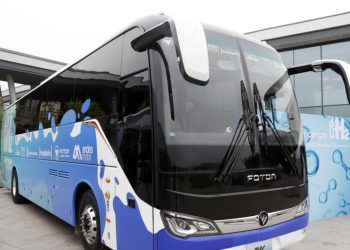«Las ciudades sostenibles empiezan por el transporte»: Chile presentó el primer bus impulsado por hidrógeno verde