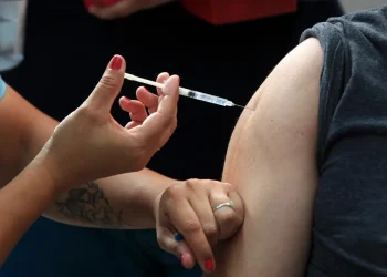 Covid en Mendoza: creció levemente la vacunación en mayores de 50 años