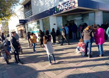 Créditos y bonos del ANSES: se observan largas filas de jubilados y trabajadores en las puertas de la delegación sanrafaelina