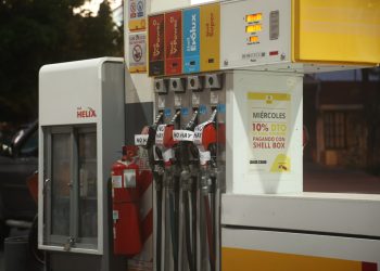 Las filas en estaciones de servicio también son postal en San Rafael