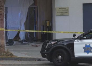 EEUU: la Policía fusiló a un conductor que embistió con su auto el consulado chino