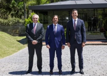 El Presidente se reunió en Montevideo con sus pares de Uruguay y Paraguay por el Mundial 2030