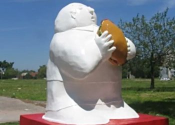 El triste final del monumento al sánguche de milanesa de Tucumán