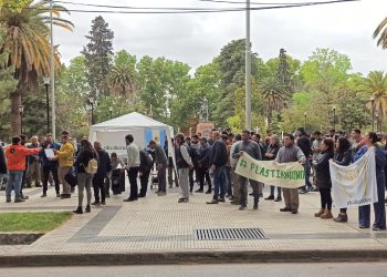 Trabajadores de Plastiandino se manifestaron para exigir respuestas por parte el Gobierno