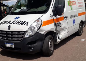 Alvear: chocaron a una ambulancia