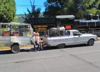 Inventó el primer auto a basura y quiere que todos lo imiten: “Con 15 kilos hago 100 kilómetros”