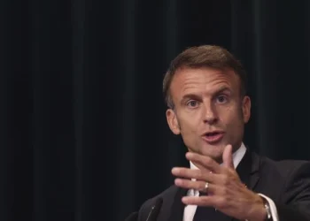 Macron condena el bombardeo del hospital y pide que se investigue quién lo hizo