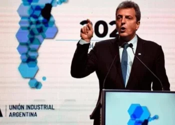 Massa invitó a dirigentes industriales a ser parte de un gobierno de unidad nacional