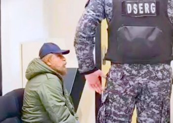 Mató a su pareja embarazada y estuvo prófugo 22 años: ahora se entregó para pedir su libertad