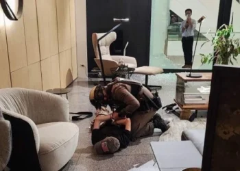 Mueren dos personas en un tiroteo en shopping de Tailandia y detienen a joven de 14 años